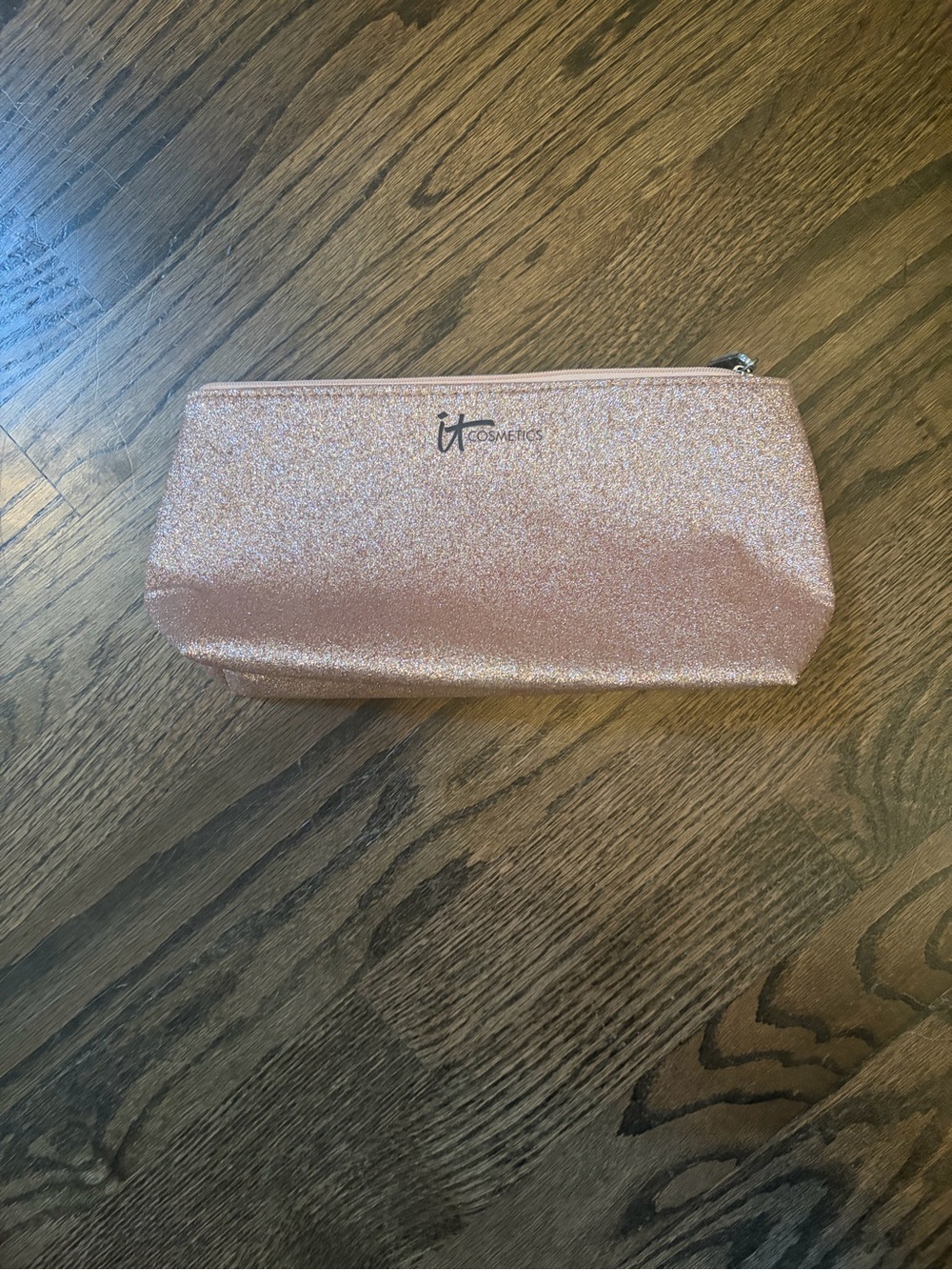 it cosmetics Glittery Rose Gold Cosmetic Pouch Never used